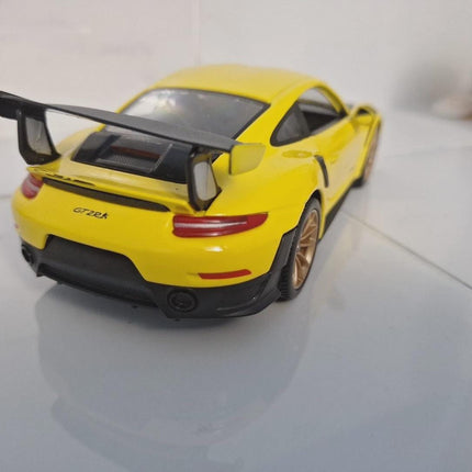 Porsche 911 GT2 RS 1:24 Assembly Model Kit Maisto Build Your Own Diecast Car Moving Parts