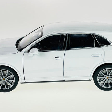 Porsche Cayenne Turbo 2018 Carrara White Metallic Welly 1:24 24092W Diecast Model with Custom Plates