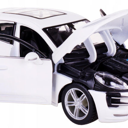 Porsche Macan 1:24 Bburago Diecast Model SUV White with Custom Plates