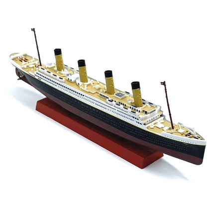 https://cdn.shopify.com/s/files/1/0567/1364/2151/files/RMS-Titanic-Ocean-Liner-1-1250-Scale-Diecast-Model-Ship-4.jpg?v=1707279490
