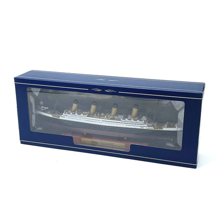 https://cdn.shopify.com/s/files/1/0567/1364/2151/files/RMS-Titanic-Ocean-Liner-1-1250-Scale-Diecast-Model-Ship-9.jpg?v=1707279490