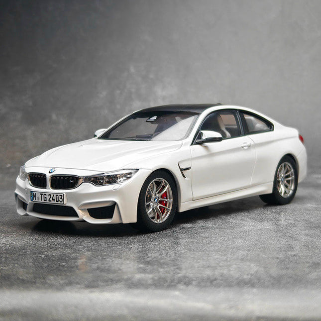 Paragon BMW M4 F82 White 1:18 Diecast Model Car - detailed collector display model