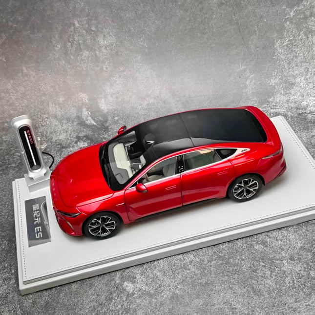 Original Manufacturer Chery Exeed Sterra ES Red 1:18 Diecast Model Car - studio product photo of the scale model