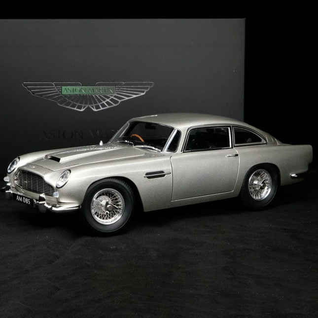 Xiao Guang Aston Martin DB5 Gold 1:18 Diecast Model Car - detailed collector display model