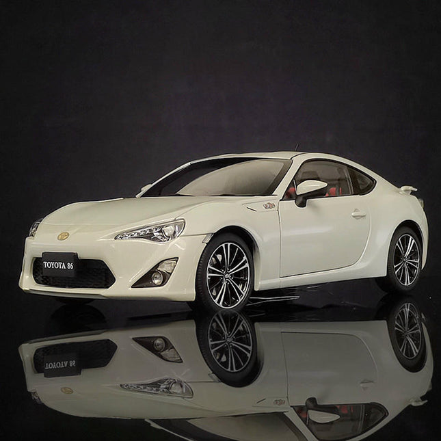 AutoArt Toyota 86 GT White 1:18 Diecast Model Car - detailed collector display model