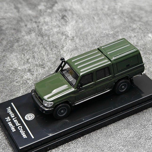 Paragon Toyota Land Cruiser LC79 2014 1:64 Diecast Model Car - detailed collector display model