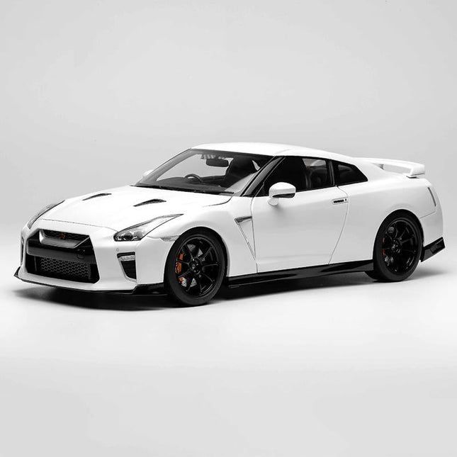 Motorhelix Nissan GT-R R35 Track Edition 1:18 Diecast Model Car - detailed collector display model