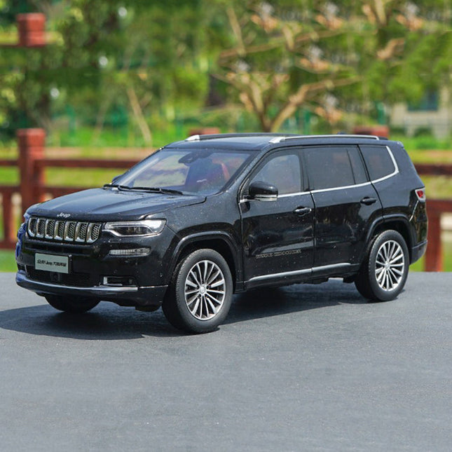 YX Car Model Jeep Grand Commander Blue 1:18 Diecast Model Car - studio product photo of the scale model