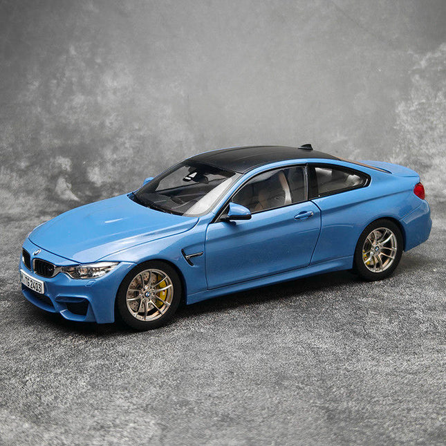 Paragon BMW M4 F82 White 1:18 Diecast Model Car - studio product photo of the scale model