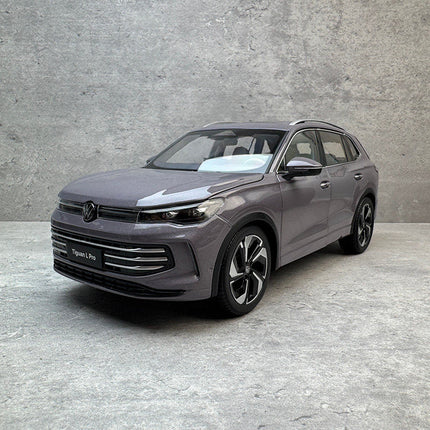 Original Manufacturer Original Volkswagen Tiguan L Pro 2024 White 1:18 Diecast Model Car - studio product photo of the scale 