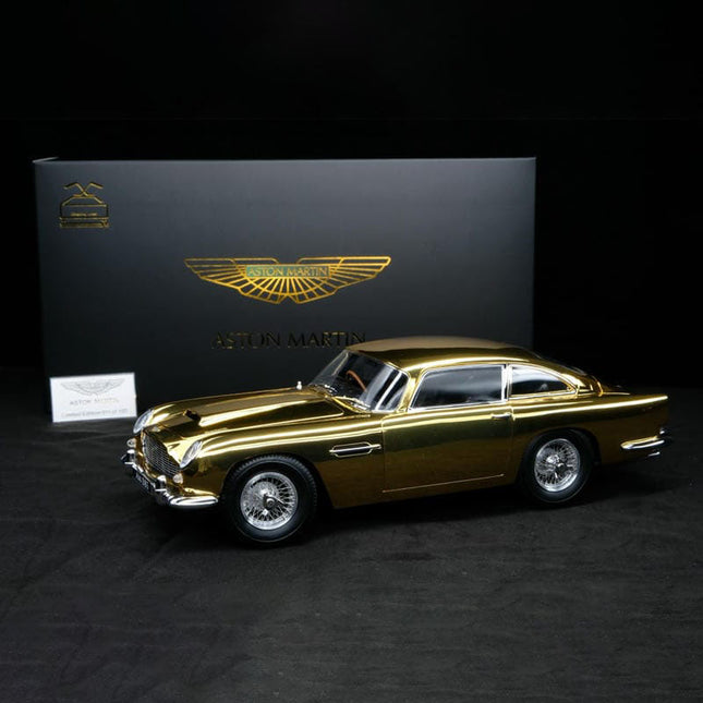 Xiao Guang Aston Martin DB5 Gold 1:18 Diecast Model Car - studio product photo of the scale model