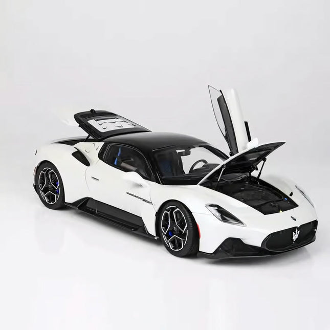 BBR Limited Edition Maserati MC20 White 1:18 Diecast Model Car - studio product photo of the scale model