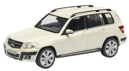White diecast Mercedes-Benz GLK model car SUV with roof rails, 1:18 scale collectible