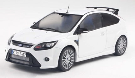 1:18 scale white Ford Focus diecast model car with sporty details and rear spoiler