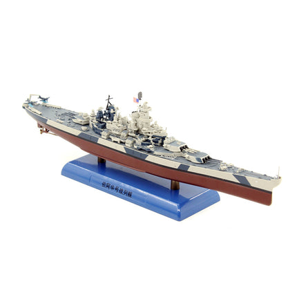 https://cdn.shopify.com/s/files/1/0567/1364/2151/products/USS-Iowa-BB-61-Battleship-1-1000-Scale-Diecast-Model-2.jpg?v=1670522557