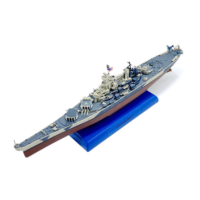 https://cdn.shopify.com/s/files/1/0567/1364/2151/products/USS-Iowa-BB-61-Battleship-1-1000-Scale-Diecast-Model-3.jpg?v=1670522557