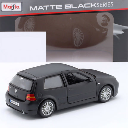 https://a.allegroimg.com/original/11e503/247a834c4a80ad248c0fbb197aaf/Volkswagen-VW-Golf-4-Mk4-IV-R32-2002-Maisto-1-24-Czarny-Model-Samochodu-Waga-produktu-z-opakowaniem-jednostkowym-0-49-kg
