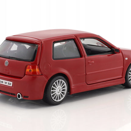 https://a.allegroimg.com/original/1111d9/28d162534c30b947c4c208ef611e/Volkswagen-VW-Golf-R32-4-IV-Mk4-V6-2002-Maisto-1-24-31290-Model-Samochodu-Marka-Maisto