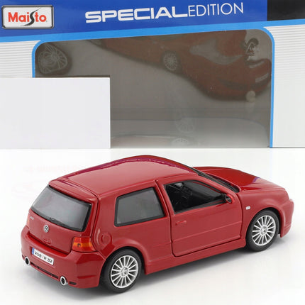 https://a.allegroimg.com/original/11b851/f88d30b64321ad2f3509c4fbb2cd/Volkswagen-VW-Golf-R32-4-IV-Mk4-V6-2002-Maisto-1-24-31290-Model-Samochodu-Waga-produktu-z-opakowaniem-jednostkowym-0-495-kg