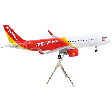 https://cdn.shopify.com/s/files/1/0504/9925/6496/products/airbus-a320-commercial-aircraft-vietjet-air-white-and-red-gemini-200-series-1200-diecast-model-airplane-by-geminijets-740628.jpg?v=1748420658