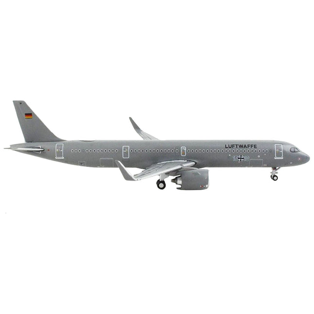 https://cdn.shopify.com/s/files/1/0504/9925/6496/products/airbus-a321neo-transport-aircraft-german-luftwaffe-gray-gemini-macs-series-1400-diecast-model-airplane-by-geminijets-602065.jpg?v=1748420537