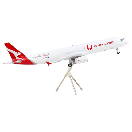 https://cdn.shopify.com/s/files/1/0504/9925/6496/products/airbus-a321p2f-commercial-aircraft-qantas-freight-australia-post-white-with-red-tail-gemini-200-series-1200-diecast-model-airplane-by-geminijets-464987.jpg?v=1748420656