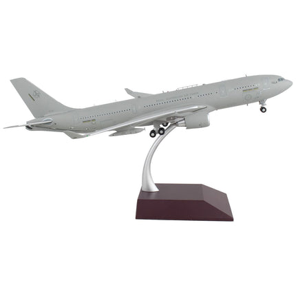 https://cdn.shopify.com/s/files/1/0504/9925/6496/products/airbus-a330-mrtt-tanker-aircraft-royal-australian-air-force-gray-gemini-200-series-1200-diecast-model-airplane-by-geminijets-524704.jpg?v=1748420658