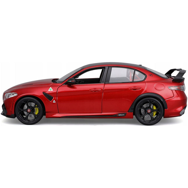 https://cdn.shopify.com/s/files/1/0504/9925/6496/files/alfa-romeo-giulia-gtam-red-metallic-with-carbon-top-118-diecast-model-car-by-bburago-417842.jpg?v=1748405123