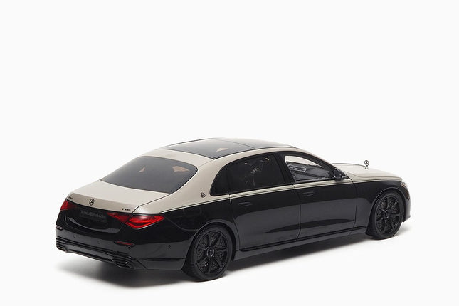 https://www.mydiecastcars.com/wp-content/uploads/2024/08/almost-real-mercedes-maybach-s-black-silver-3-3.jpg