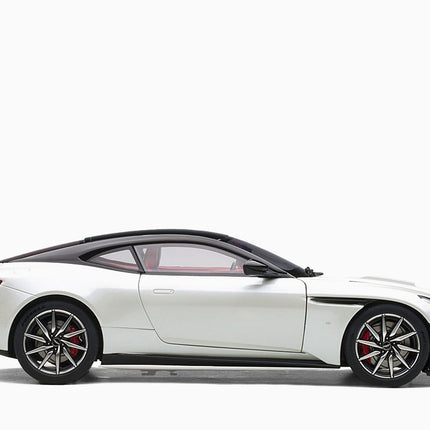https://www.mydiecastcars.com/wp-content/uploads/2023/01/aston-martin-db11-white-autoart-2.jpg