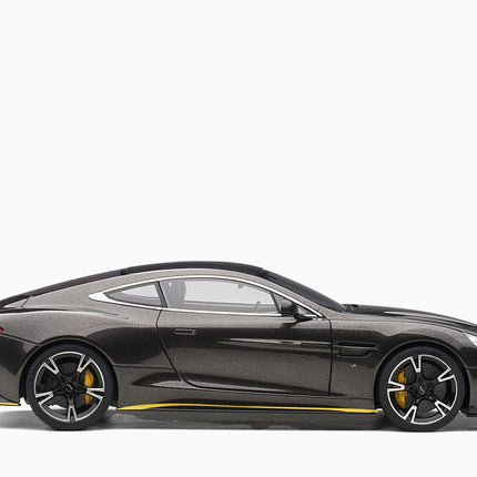 https://www.mydiecastcars.com/wp-content/uploads/2023/01/aston-martin-vanquish-black-autoart-2.jpg