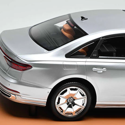 Vehicle Art Audi A8L Horch Gray/Silver 1:18 Resin Model Car