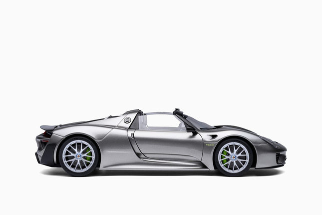 https://www.mydiecastcars.com/wp-content/uploads/2024/09/autoart-Porsche-918-Spyder-silver1.jpg