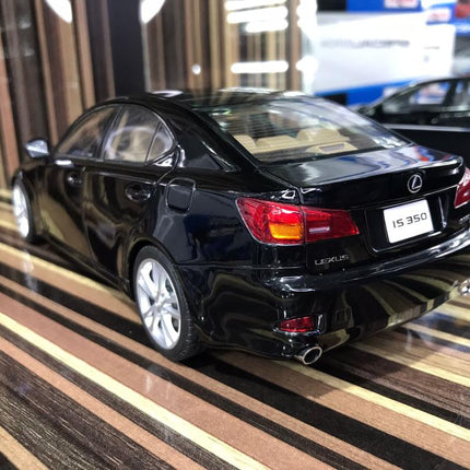 https://cdn.shopify.com/s/files/1/1786/0103/products/autoartlexusis3504.jpg?v=1756304204