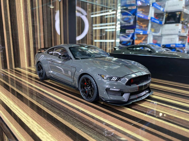 AutoArt Ford Mustang Shelby GT500 Grey 1:18 Diecast Model Car - detailed collector display model