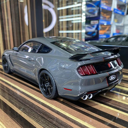 AutoArt Ford Mustang Shelby GT500 Grey 1:18 Diecast Model Car - fine detailed model replica