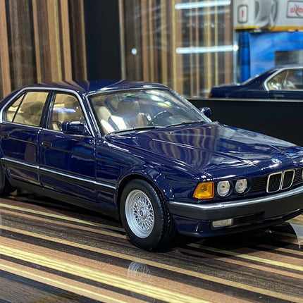 Minichamps BMW E32 730i 1:18 Blue Diecast Model Car - detailed collector display model