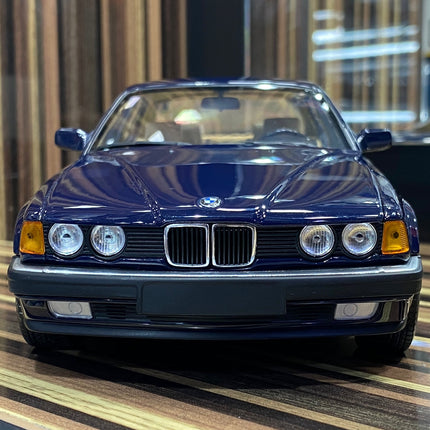 Minichamps BMW E32 730i 1:18 Blue Diecast Model Car - studio product photo of the scale model