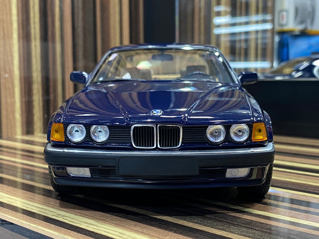 Minichamps BMW E32 730i 1:18 Blue Diecast Model Car - studio product photo of the scale model