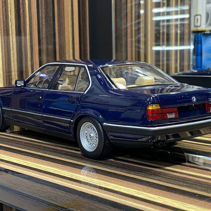 Minichamps BMW E32 730i 1:18 Blue Diecast Model Car - collectible scale model car