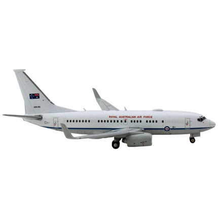 https://cdn.shopify.com/s/files/1/0504/9925/6496/files/boeing-737-700-aircraft-royal-australian-air-force-a36-001-white-with-blue-stripes-gemini-macs-series-1400-diecast-model-airplane-by-geminijets-854457.jpg?v=1748405894
