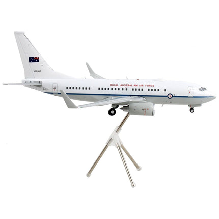 https://cdn.shopify.com/s/files/1/0504/9925/6496/products/boeing-737-700-transport-aircraft-royal-australian-air-force-a36-002-white-and-gray-gemini-200-series-1200-diecast-model-airplane-by-geminijets-608247.jpg?v=1748420674