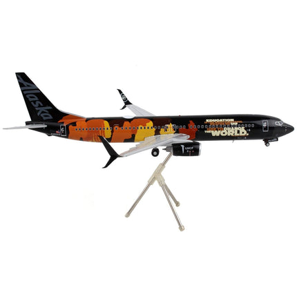 https://cdn.shopify.com/s/files/1/0504/9925/6496/products/boeing-737-900er-commercial-aircraft-alaska-airlines-our-commitment-black-with-graphics-gemini-200-series-1200-diecast-model-airplane-by-geminijets-598501.jpg?v=1748420744