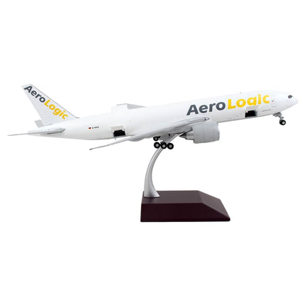 https://cdn.shopify.com/s/files/1/0504/9925/6496/products/boeing-777f-commercial-aircraft-aerologic-white-gemini-200-interactive-series-1200-diecast-model-airplane-by-geminijets-963518.jpg?v=1748420671
