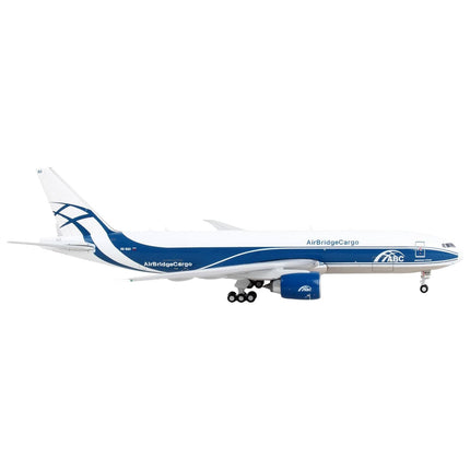 https://cdn.shopify.com/s/files/1/0504/9925/6496/products/boeing-777f-commercial-aircraft-airbridgecargo-white-with-blue-stripes-1400-diecast-model-airplane-by-geminijets-164246.jpg?v=1748420659