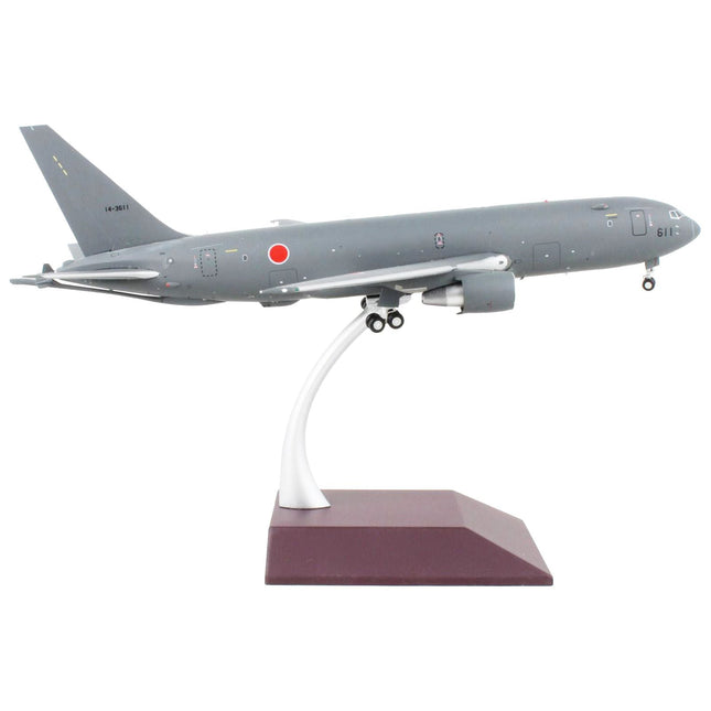 https://cdn.shopify.com/s/files/1/0504/9925/6496/products/boeing-kc-46a-pegasus-tanker-aircraft-japan-air-self-defense-force-jasdf-gray-gemini-200-series-1200-diecast-model-airplane-by-geminijets-122084.jpg?v=1748420668