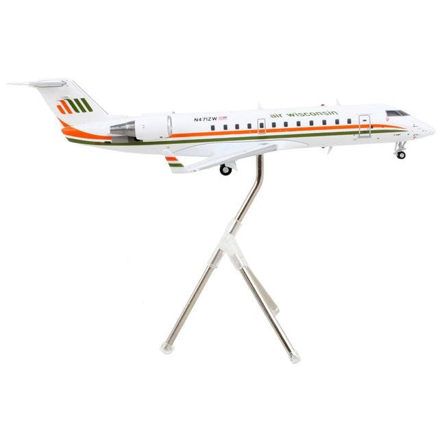 https://cdn.shopify.com/s/files/1/0504/9925/6496/products/bombardier-crj200-commercial-aircraft-air-wisconsin-white-with-orange-and-green-stripes-gemini-200-series-1200-diecast-model-airplane-by-geminijets-382738.jpg?v=1748420744