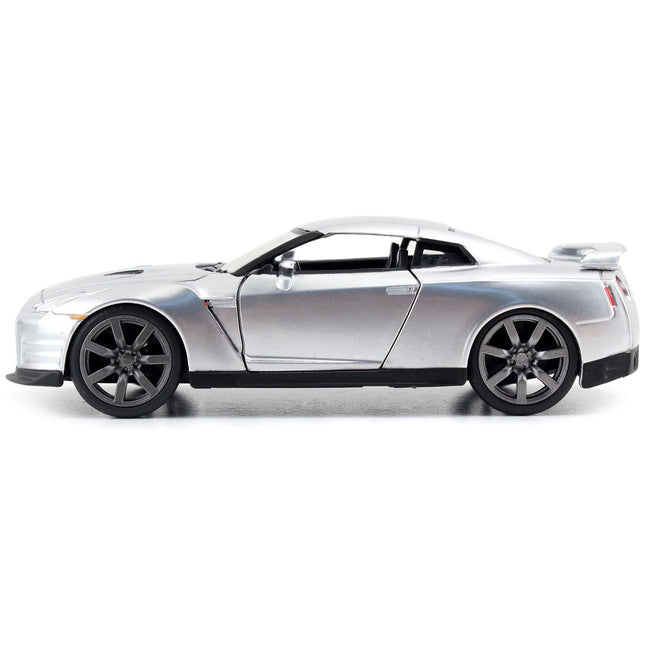 https://cdn.shopify.com/s/files/1/0504/9925/6496/files/brians-nissan-gt-r-r35-silver-metallic-fast-furious-movie-132-diecast-model-car-by-jada-456640.jpg?v=1748419126