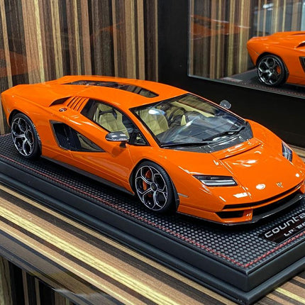 MR 1:18 Resin Lamborghini Countach LP 800-4 Orange - detailed collector display model