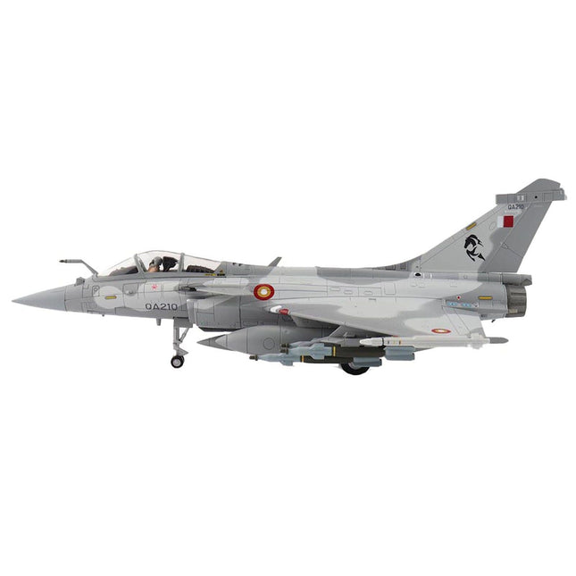 https://cdn.shopify.com/s/files/1/0504/9925/6496/files/dassault-rafale-eq-fighter-aircraft-qa210-2019-qatar-emiri-air-force-air-power-series-172-diecast-model-by-hobby-master-274226.jpg?v=1756086975